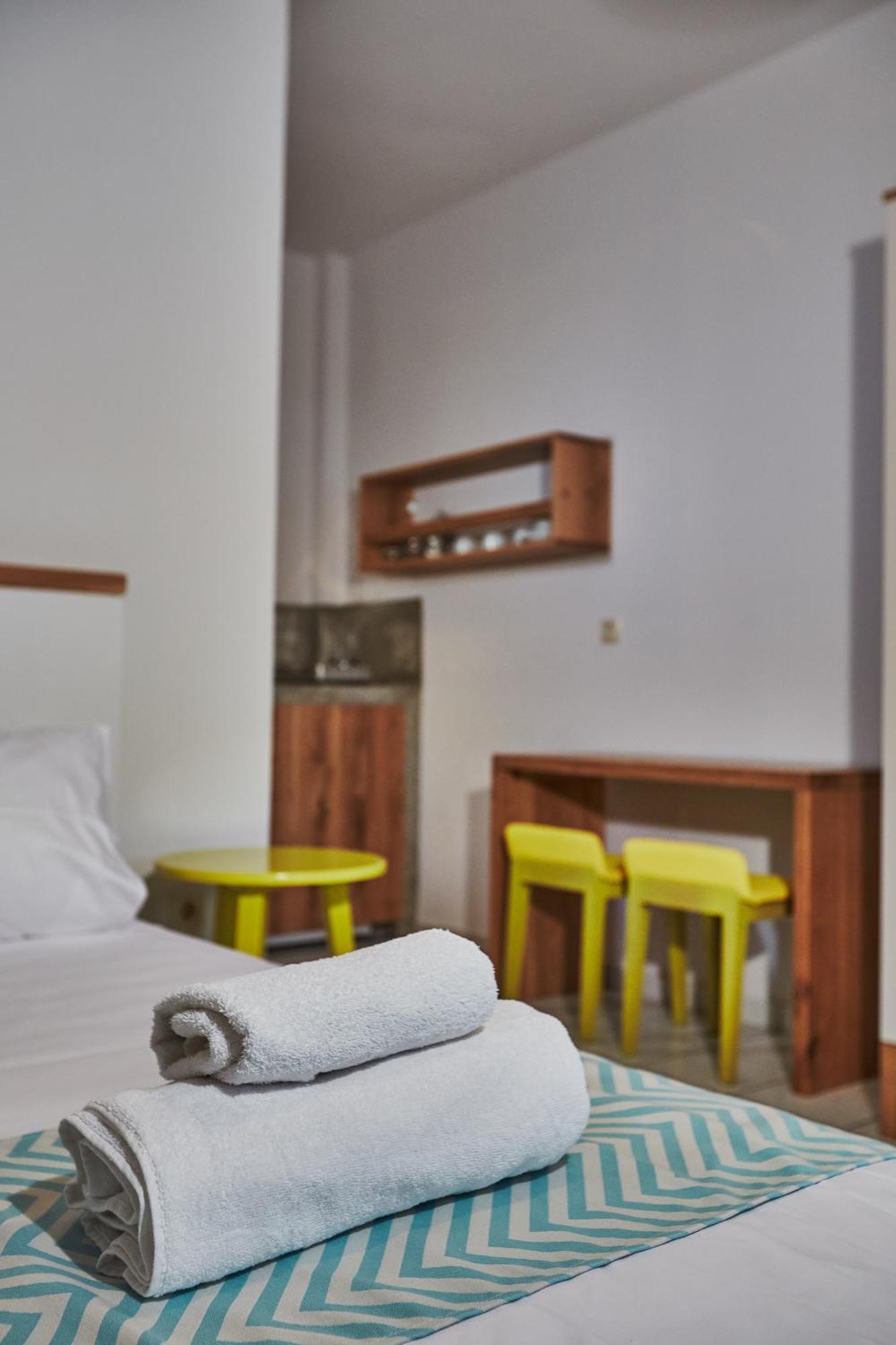 Irene Studios Áyios Pétros Habitación foto
